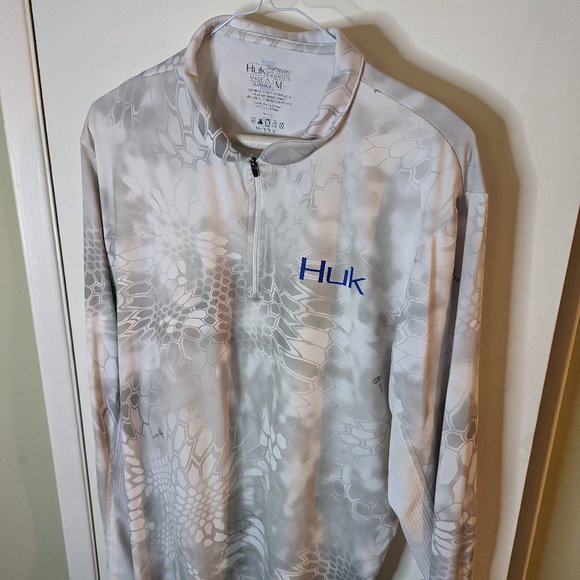 Huk Performance Fishing Shirt - Picture 1 of 3